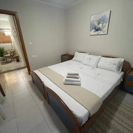 Summer Diamond Kremastí